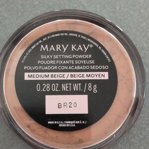 Mary Kay Silky Setting Powder - Medium Beige